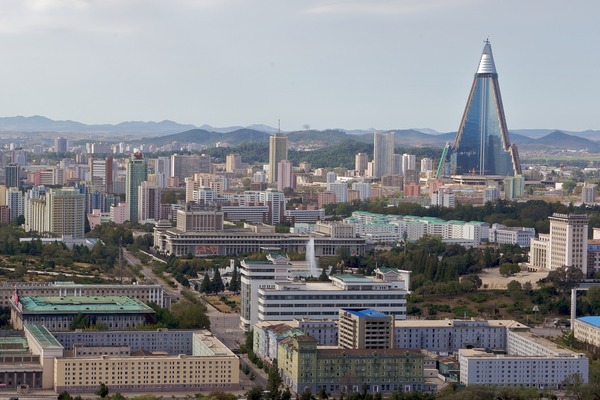 Пхеньян, горизон с Отелем Рюген