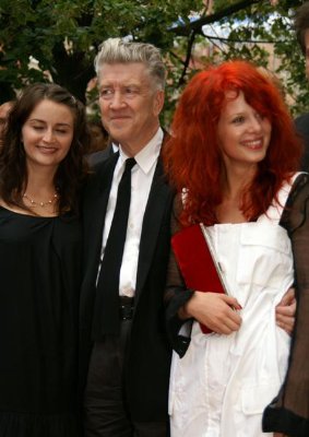 Грушка рядом с Великим Человеком. Снималась у него в Inland Empire.