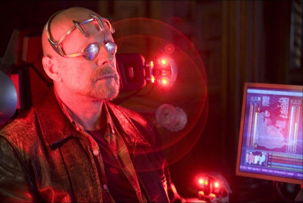 Брюс Уиллис и феерическое компьютерное свечение