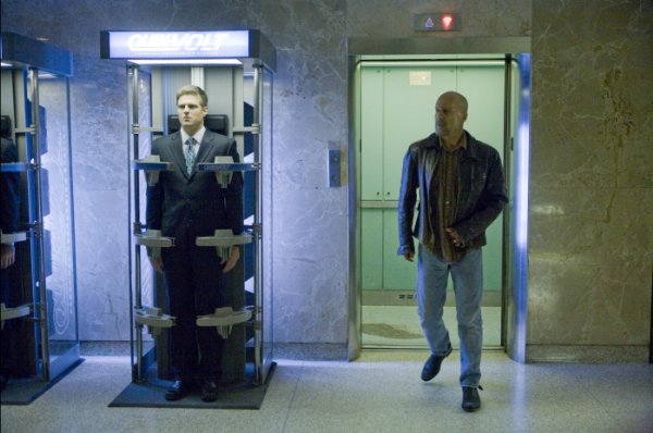 Брюс Уиллис и феерический суррогат в телефонной кабинке